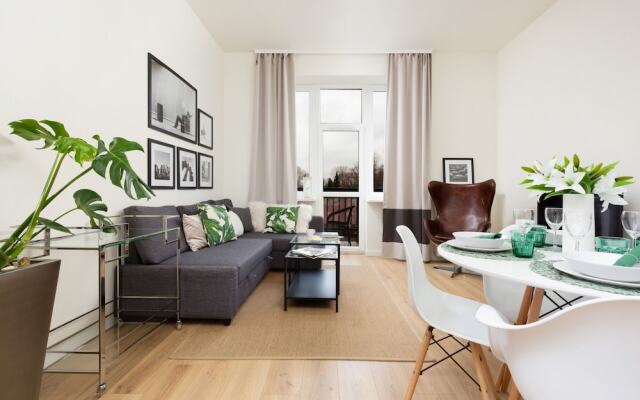 Apartment With Parking by Renters