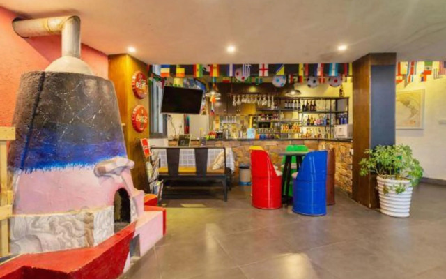 Comma Travel International Youth Hotel