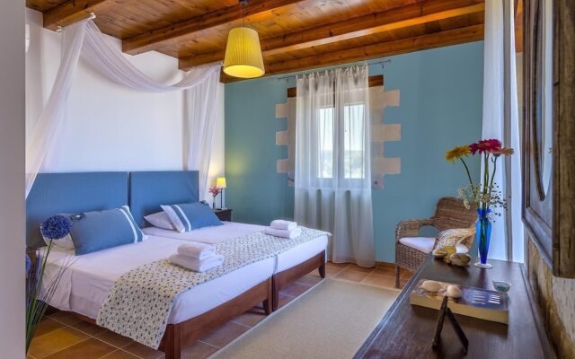 Emerald Villa 70m From the Beach
