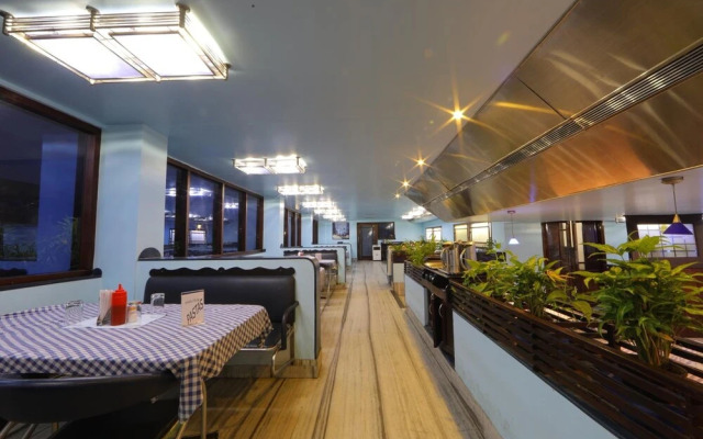 Bharat Hotel