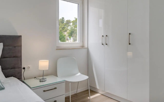 Spacious Modern Apartment Miljak - 1min to the beach