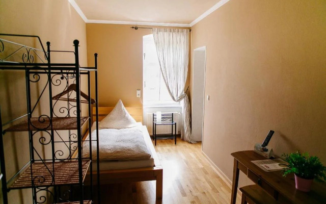 Landhotel Airport Inn