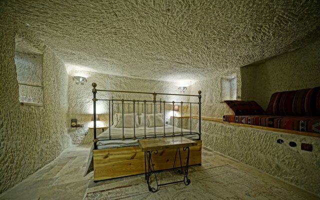 Naraca Cave House