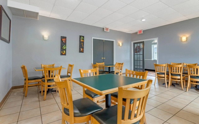 Quality Inn Mauston I-90