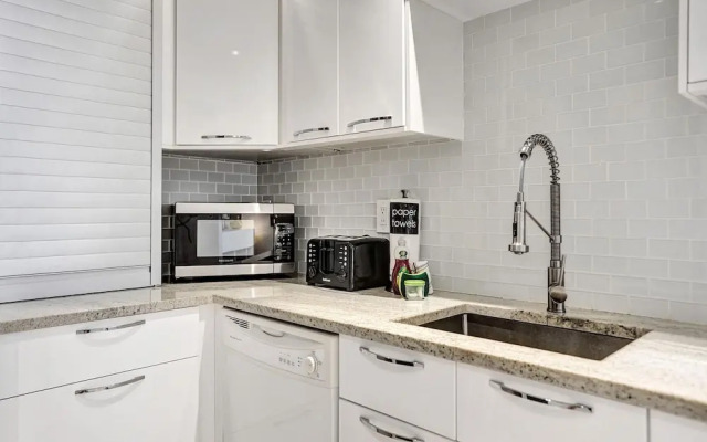 Tides N-11g in Hollywood