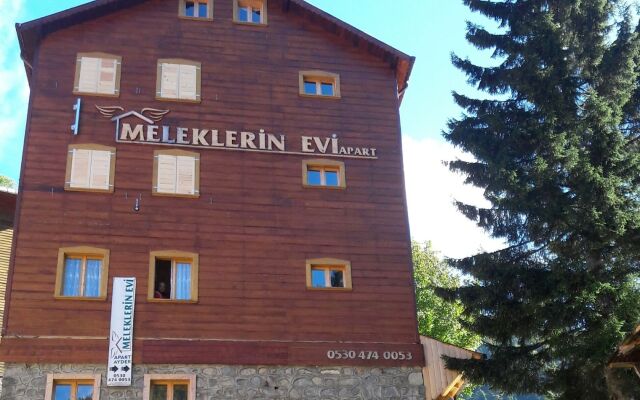 Meleklerin Evi Apart