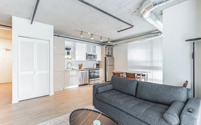 Sleek DT Cleveland Apt at City Club
