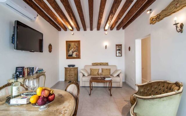 Michelle in Venice - Charming Houses