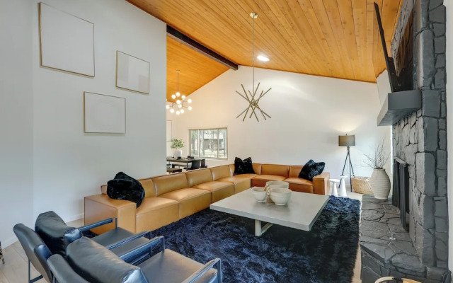 Chic Flagstaff Retreat w/ Fireplace & Patio!