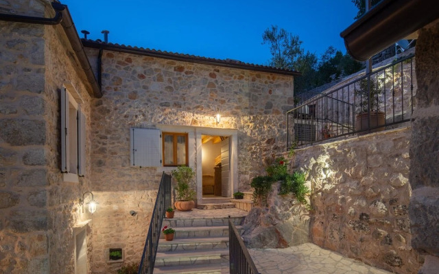 Rustic luxury villa Fulmin