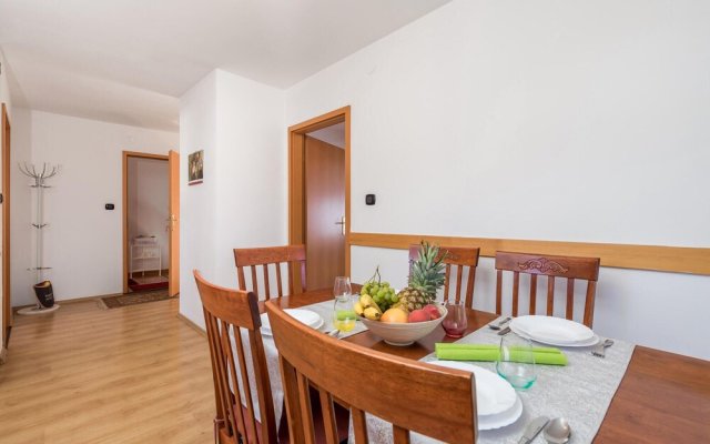 Nice Apartment in Fuzine With Wifi and 2 Bedrooms
