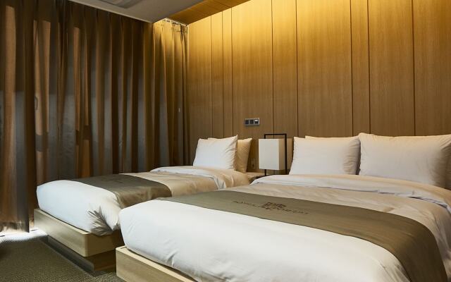 Royal Emporium Incheon Airport Hotel