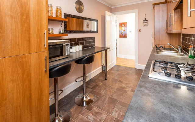 Modern Aberdeen City Apartment Free Parking
