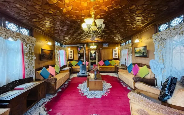 Vale of Kashmir Houseboat