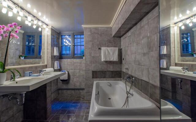 Art Pantheon Apartment (Two-Bedrooms)