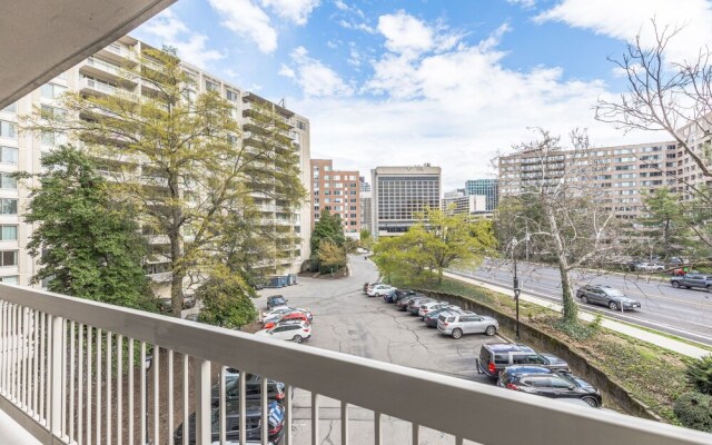 Arlington Modern Comfort Meets City Life