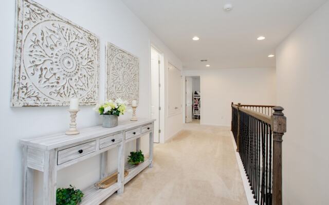 3910 Oakville Avenue