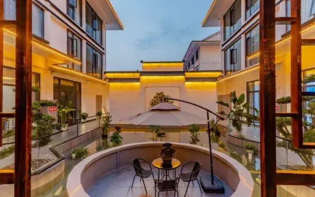 Huameishi Homestay (Huoshan Foziling Yingjia Wine Industry Store)