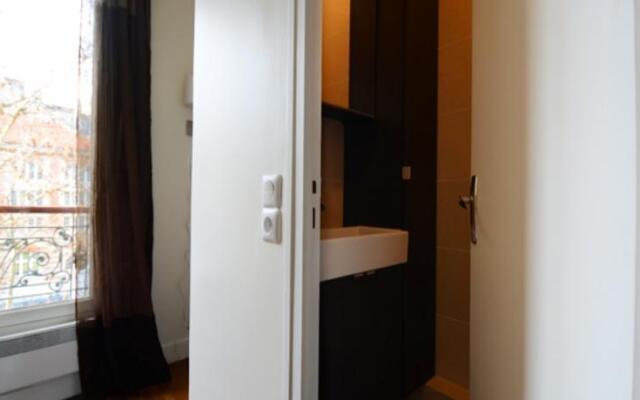 Center Pompidou Apartment