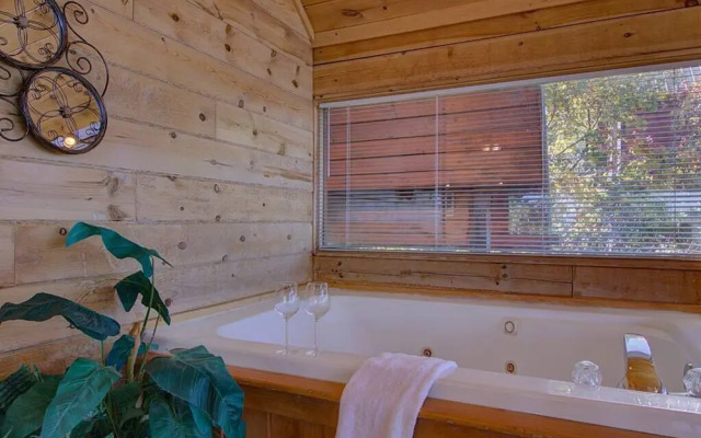 A Stellar 2bed 2bath Minutes to Parkway