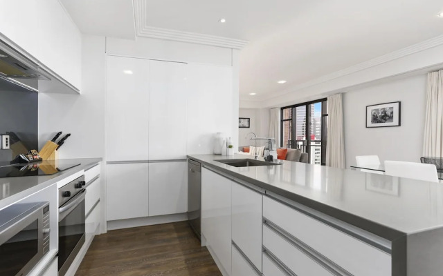 Stylish Sophisticated Views with Carpark - by Urban Butler