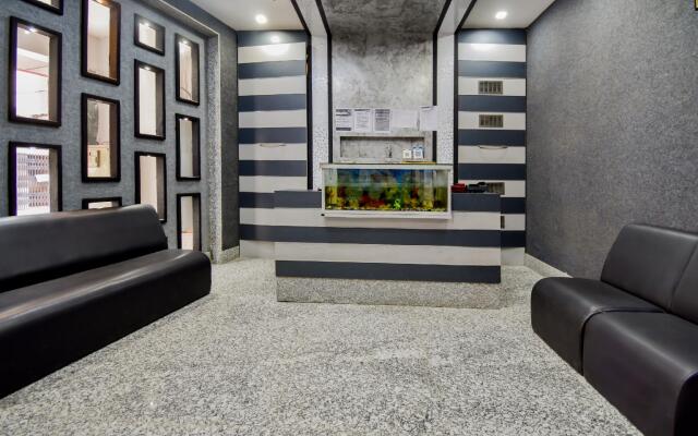 SPOT ON 74760 Hotel Surya Palace