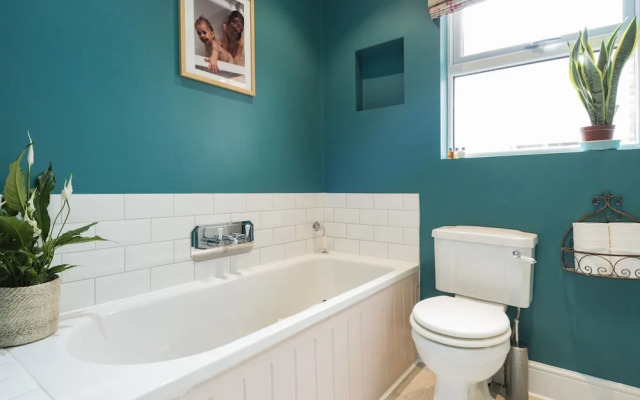 Spectacular Shepherds Bush Home close to Westfield