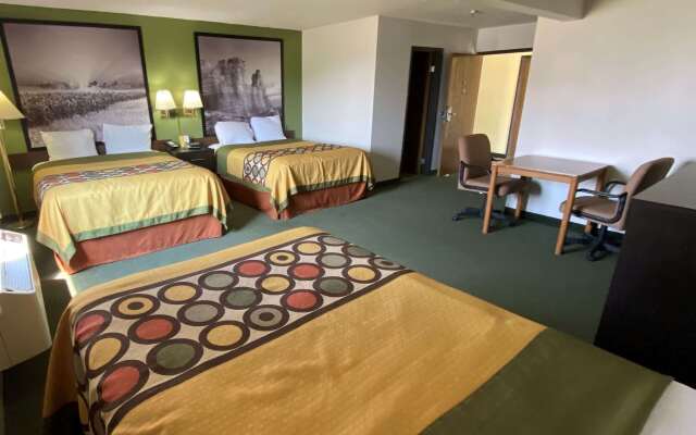 Super 8 by Wyndham Colby