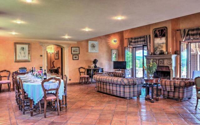 Amorosa House 9+1