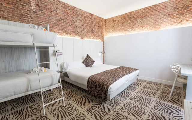 Petit Palace Lealtad Plaza