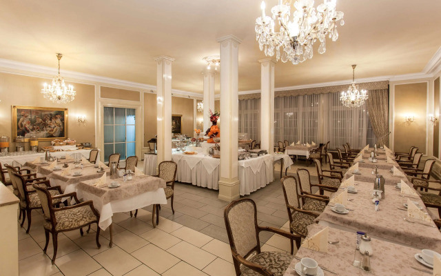 Centro National Frankfurt, Trademark Collection by Wyndham