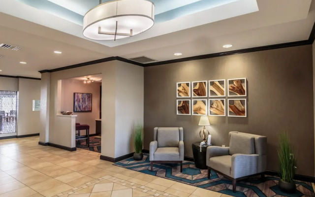 Holiday Inn Express & Suites Farmington, an IHG Hotel