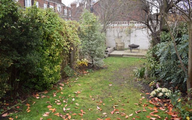 Shepherd&#39;s Bush 2 Bedroom Home