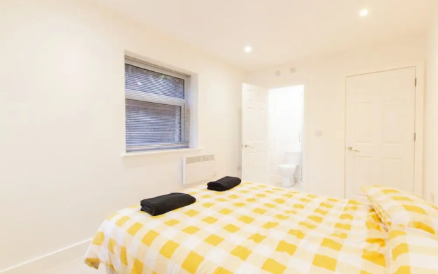 Bridge Road - Room 1a