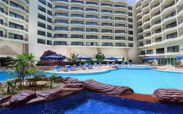 Golden Tulip Zoser Pyramids Hotel