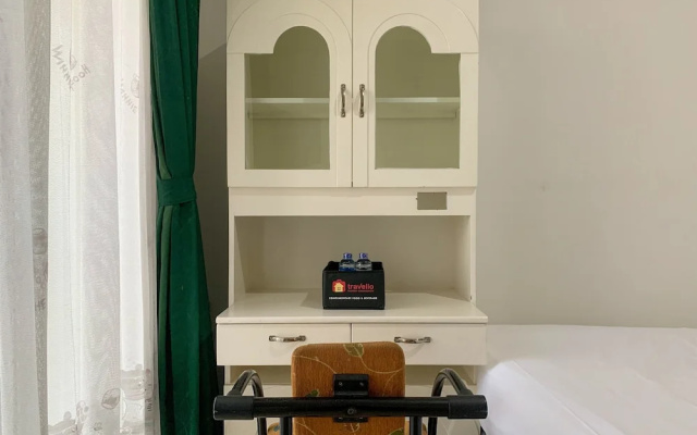 Minimalist And High Floor Studio Room At Gold Coast Apartment – Guest Rooms – Jakarta
