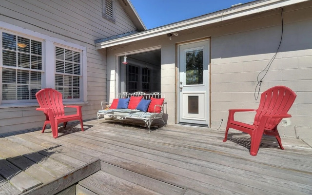 Rockport Blue Crab Bungalow Close to City Attractions by Redawning