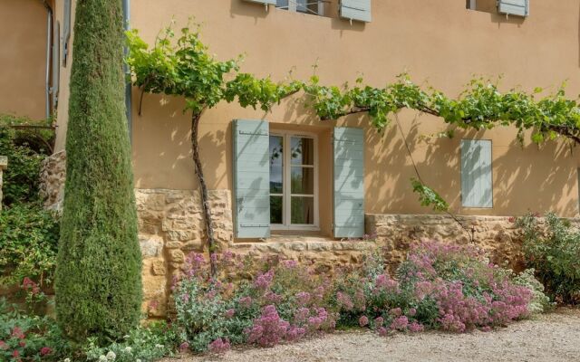 Secluded Holiday Home in Rustrel With Swimming Pool