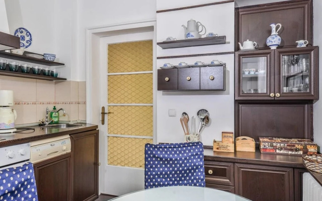 FM Deluxe 1-BDR Apaprtment - Elegant & Authentic