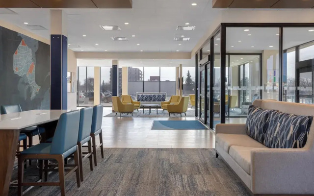 Holiday Inn Express & Suites St.Thomas by IHG