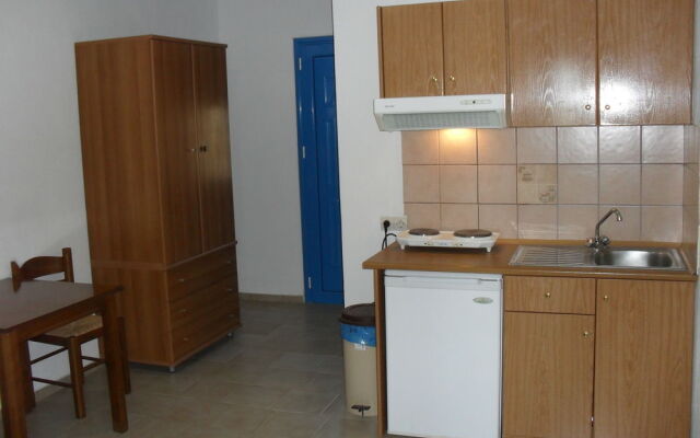 Chris Apartments