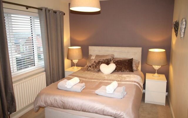 3 Bed House - Sleeps 6 - Fully Refurbished