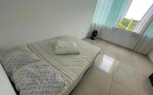 Casa Duplex 2 quartos com amplo quintal