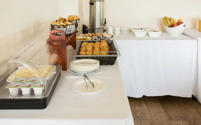 OYO Osterley Park Hotel