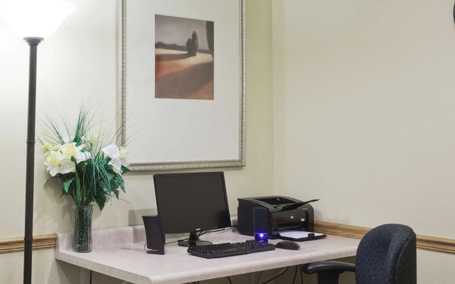 Country Inn & Suites by Radisson, Germantown, WI