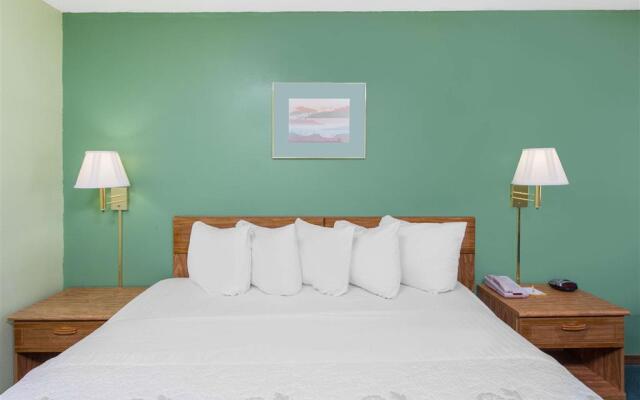 Days Inn by Wyndham Mountain Grove