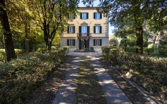 Villa Ines. Un tuffo nell 800 a due passi da Lucca