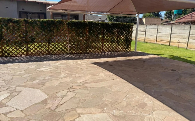 Luxurious 3 bed House Modern Open Plan- Borehole - 2046