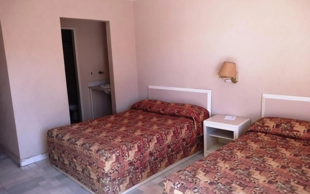 Los Jitos Hotel & Suites