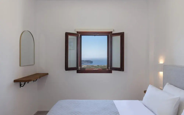 One Bedroom Apartment-sleeps 4 -sea View-parking
